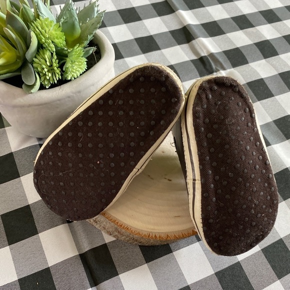 High top soft sole baby shoes - Picture 3 of 6